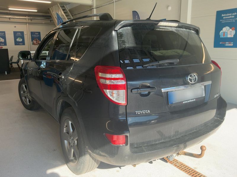 Toyota RAV 4 2.0 Elegance — zdjęcie 3