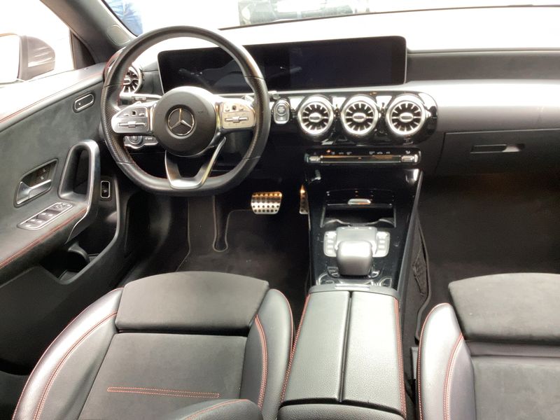 Mercedes-Benz CLA-Klasse CLA 180 Shooting Brake AMG Line — zdjęcie 12