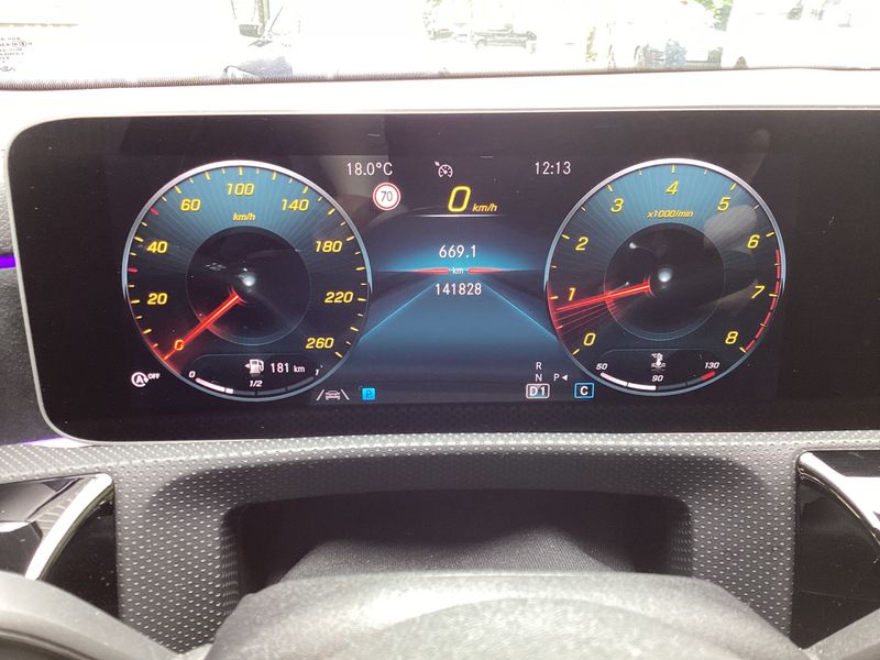 Mercedes-Benz CLA-Klasse CLA 180 Shooting Brake AMG Line — zdjęcie 13
