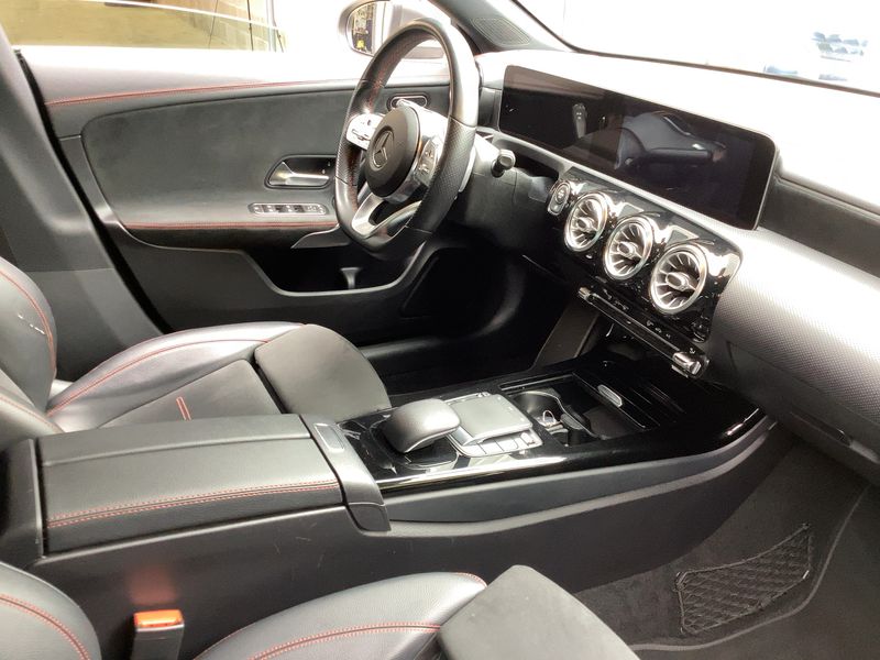 Mercedes-Benz CLA-Klasse CLA 180 Shooting Brake AMG Line — zdjęcie 11