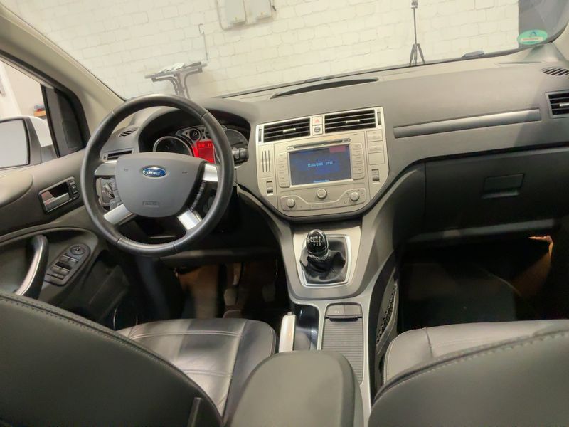 Ford Kuga 2.0 TDCi Titanium — zdjęcie 12