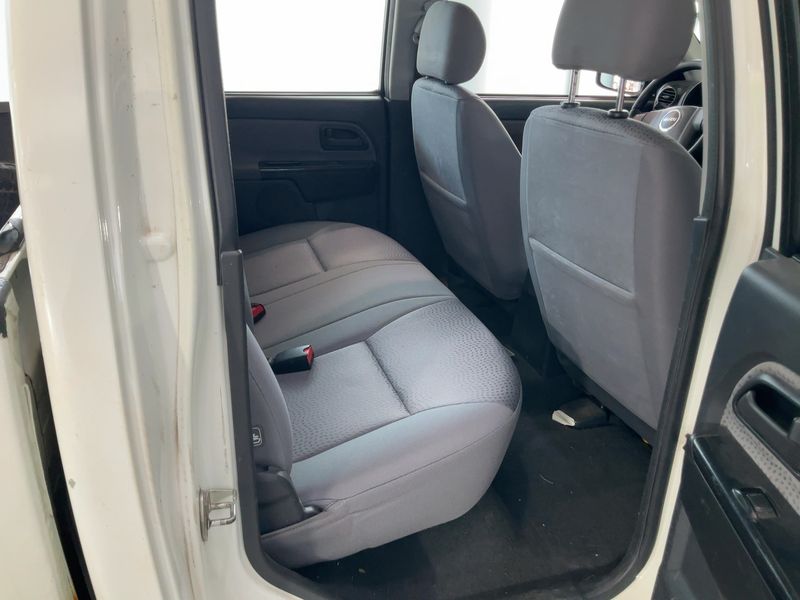 Isuzu D-MAX 2.5 Turbodiesel Double Cab Basis 4WD — zdjęcie 14