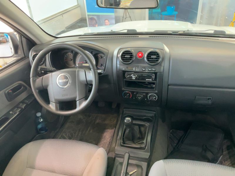 Isuzu D-MAX 2.5 Turbodiesel Double Cab Basis 4WD — zdjęcie 12