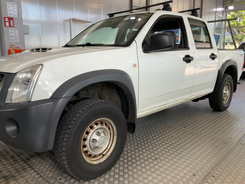 Isuzu D-MAX 2.5 Turbodiesel Double Cab Basis 4WD — zdjęcie 2