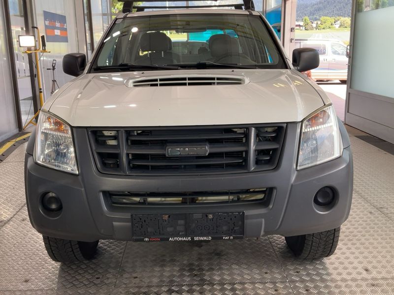 Isuzu D-MAX 2.5 Turbodiesel Double Cab Basis 4WD — zdjęcie 9