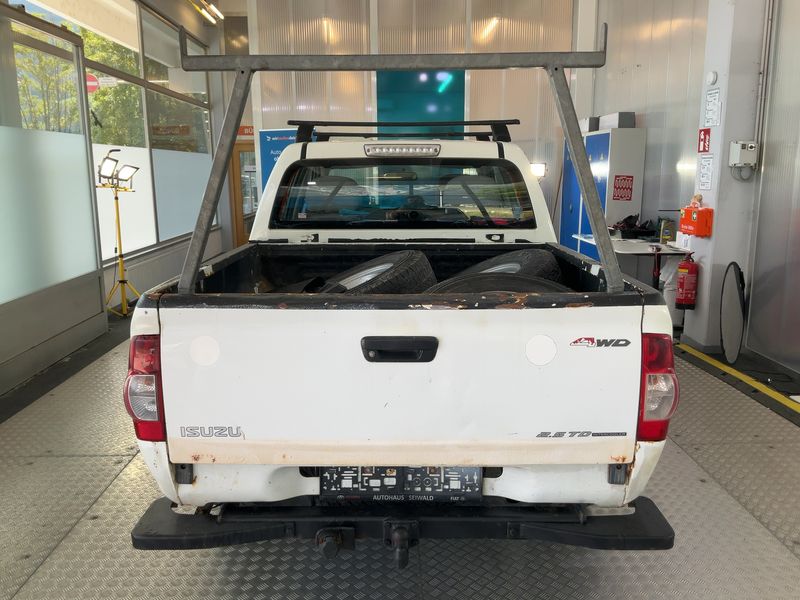 Isuzu D-MAX 2.5 Turbodiesel Double Cab Basis 4WD — zdjęcie 5