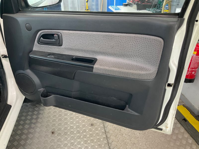 Isuzu D-MAX 2.5 Turbodiesel Double Cab Basis 4WD 2012 – снимка 39