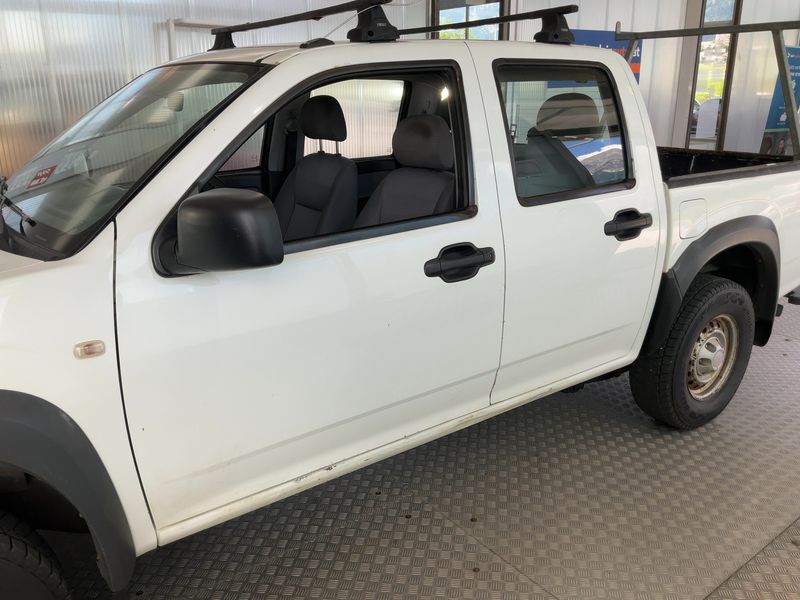 Isuzu D-MAX 2.5 Turbodiesel Double Cab Basis 4WD — zdjęcie 4