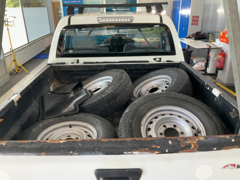 Isuzu D-MAX 2.5 Turbodiesel Double Cab Basis 4WD — zdjęcie 10