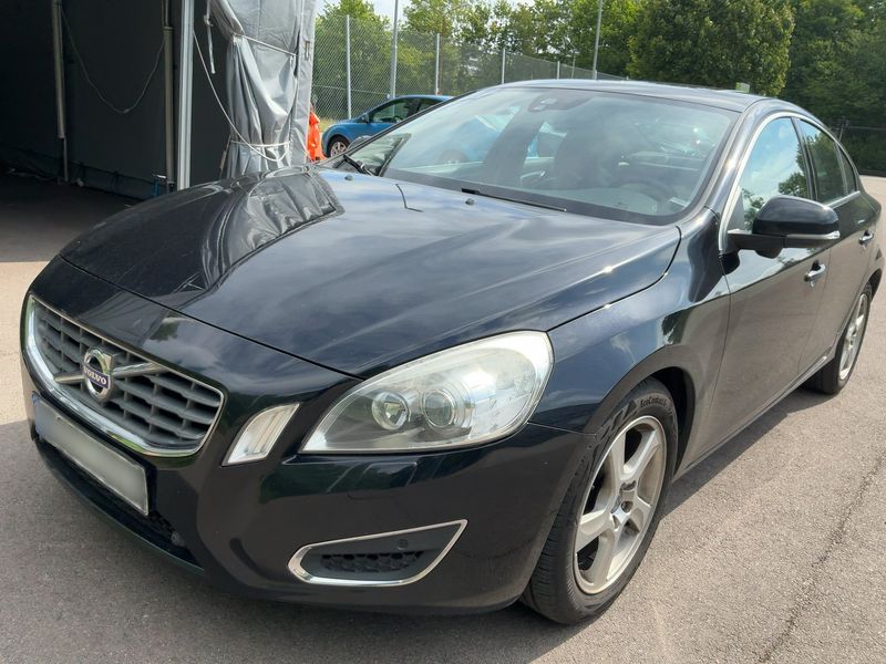 Volvo S60 2.0 T Summum — zdjęcie 1