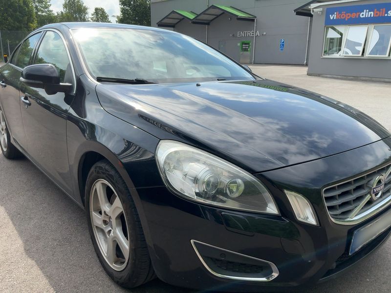Volvo S60 2.0 T Summum — zdjęcie 8