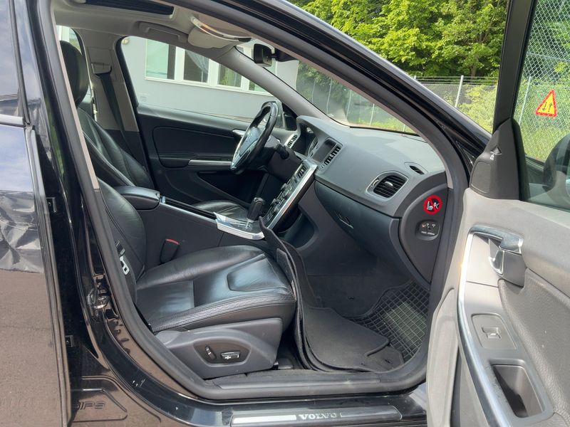 Volvo S60 2.0 T Summum — zdjęcie 11