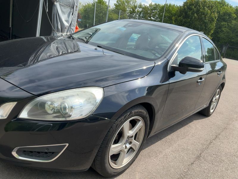 Volvo S60 2.0 T Summum — zdjęcie 2