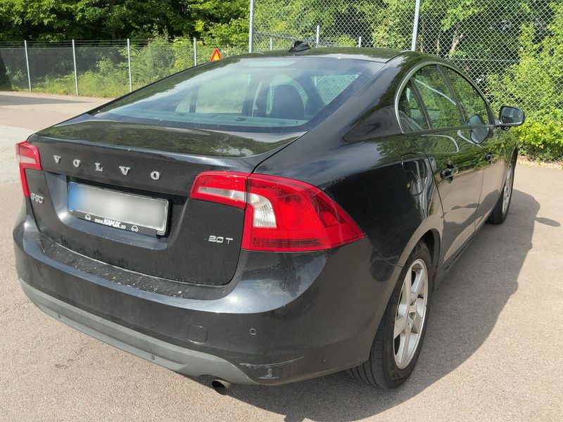 Volvo S60 2.0 T Summum — zdjęcie 6