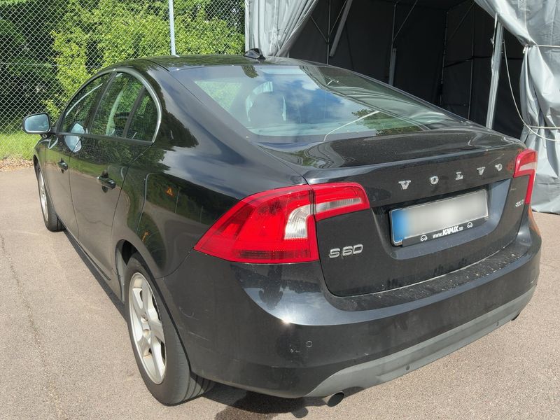 Volvo S60 2.0 T Summum — zdjęcie 3