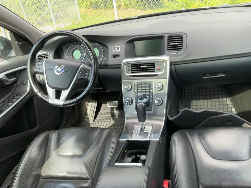 Volvo S60 2.0 T Summum — zdjęcie 12