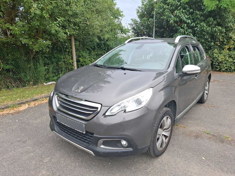 Peugeot 2008 1.2 PureTech Allure 2015 – снимка 2
