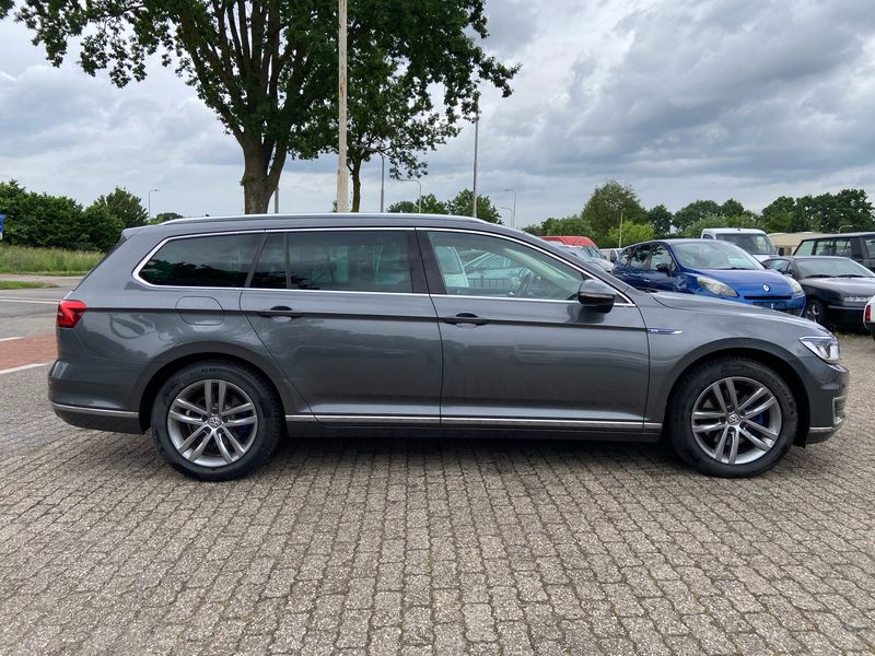 Volkswagen Passat 1.4 GTE — zdjęcie 17