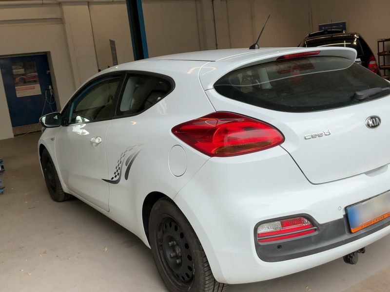 Kia pro_cee'd 1.6 GDI Edition 7 — zdjęcie 3