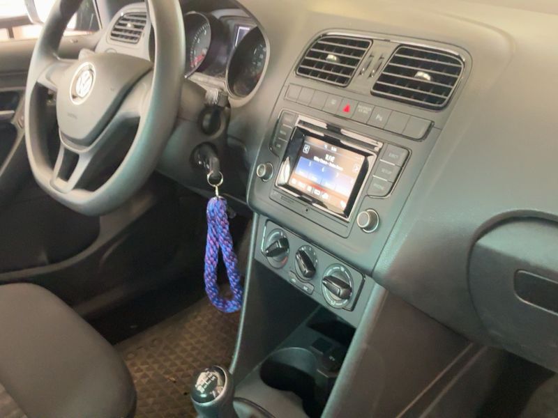 Volkswagen Polo 1.0 Trendline — zdjęcie 12