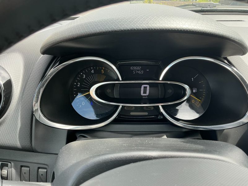 Renault Clio 1.5 dCi Energy Expression — zdjęcie 13