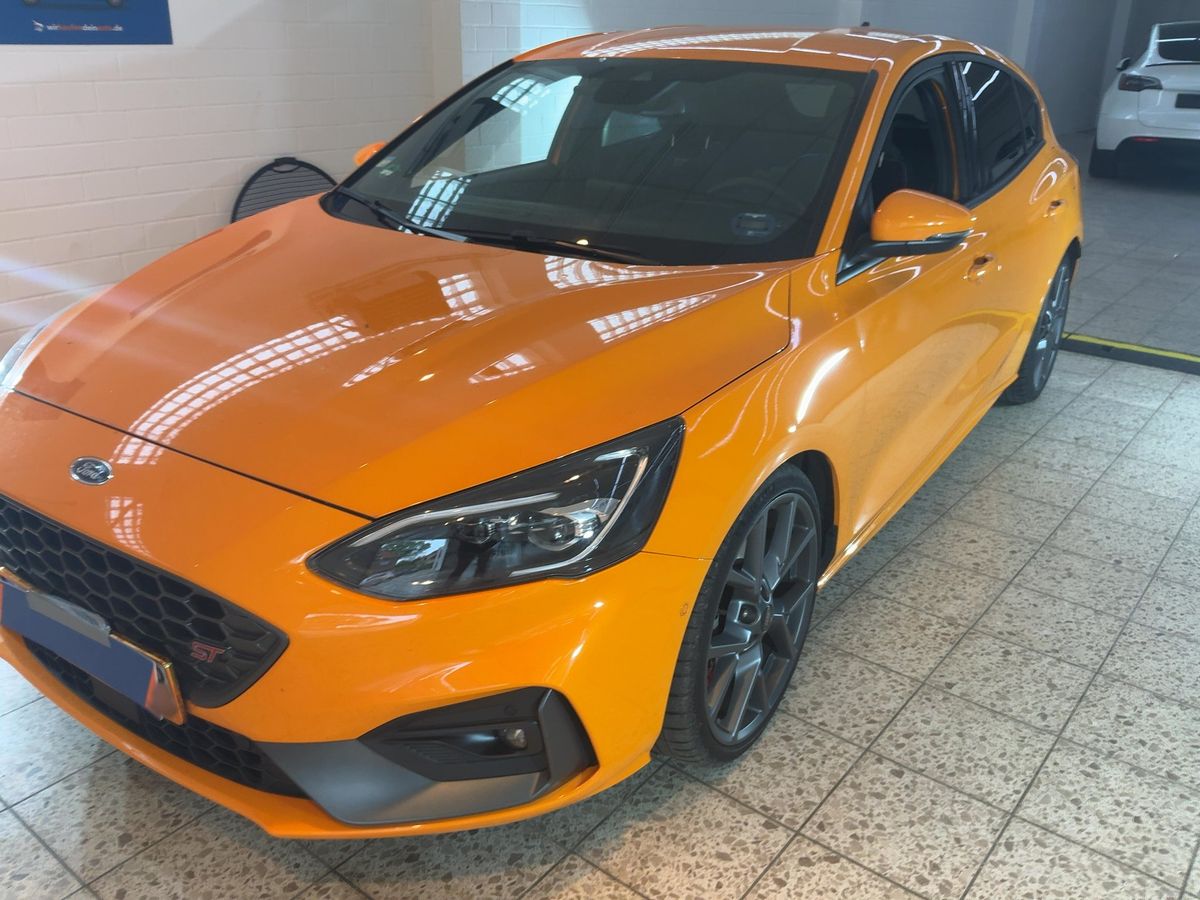 Ford Focus 2021 — photo 1