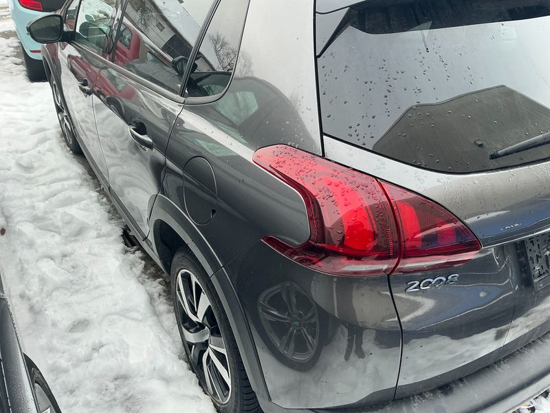 Peugeot 2008 1.2 PureTech Allure — zdjęcie 3