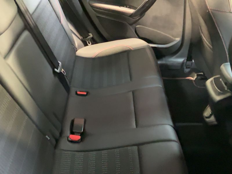 Peugeot 2008 1.2 PureTech Allure — zdjęcie 14
