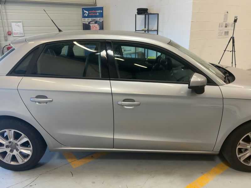 Audi A1 Sportback 1.6 TDI Attraction — zdjęcie 8