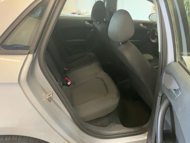 Audi A1 Sportback 1.6 TDI Attraction — zdjęcie 15