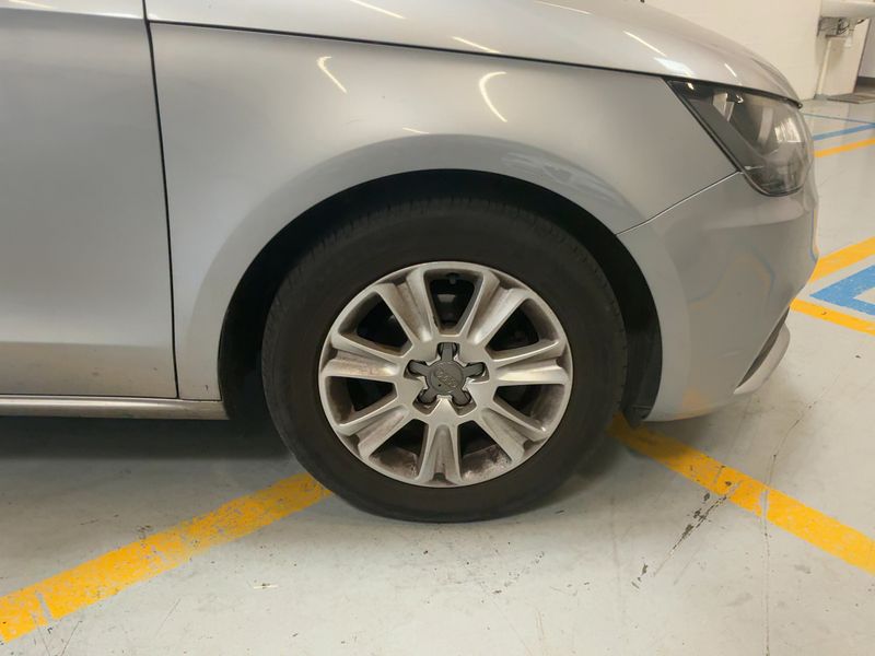 Audi A1 Sportback 1.6 TDI Attraction 2014 – снимка 12
