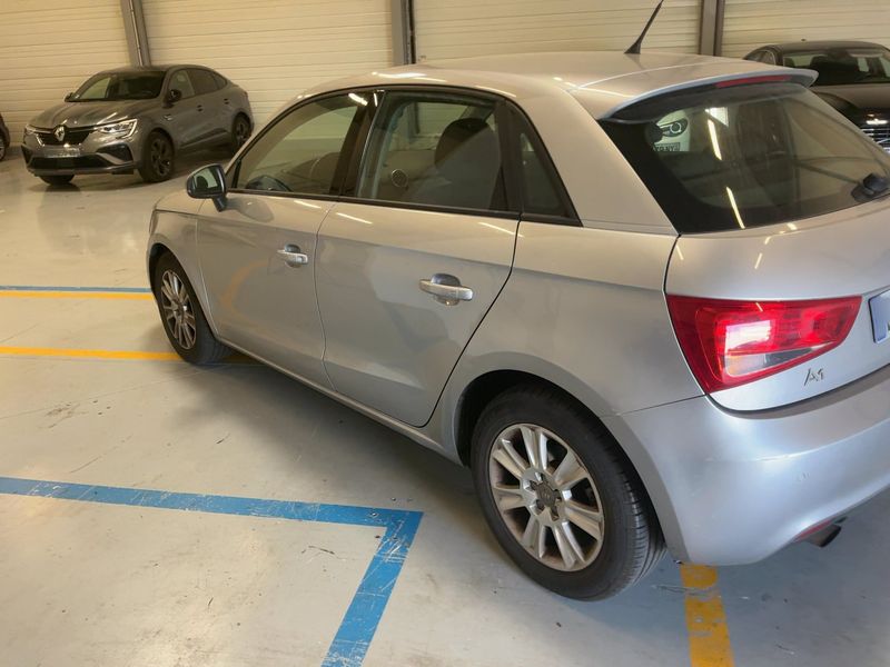 Audi A1 Sportback 1.6 TDI Attraction — zdjęcie 4