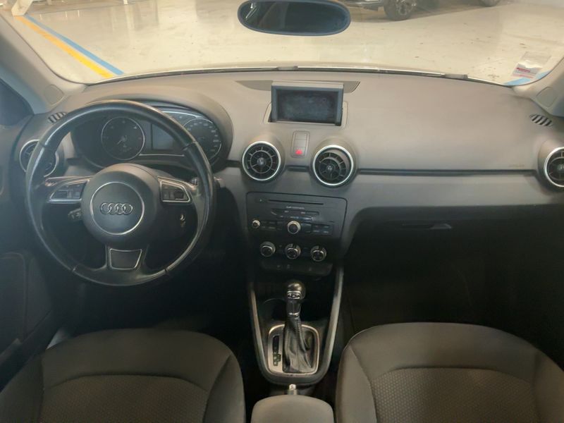 Audi A1 Sportback 1.6 TDI Attraction — zdjęcie 13