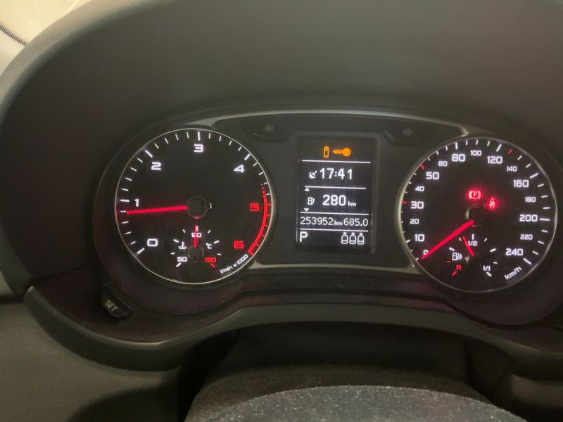 Audi A1 Sportback 1.6 TDI Attraction — zdjęcie 14