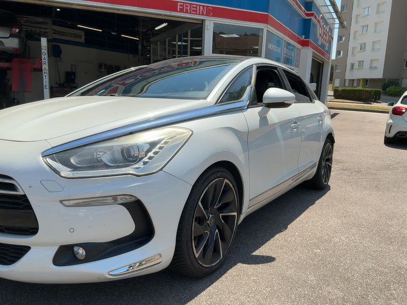 Citroen DS5 1.6 SoChic — zdjęcie 2