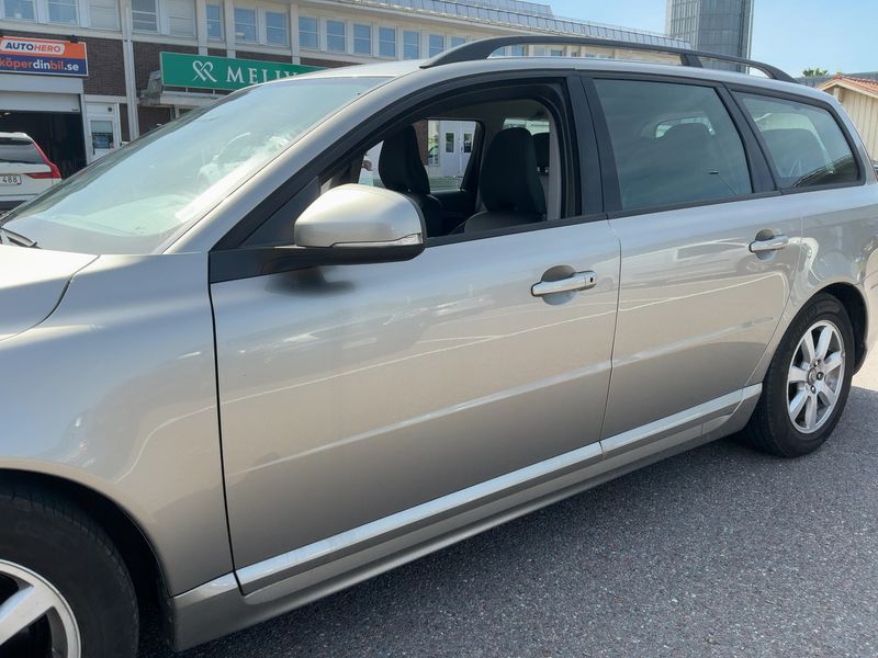 Volvo V70 1.6 D2 Kinetic — zdjęcie 4