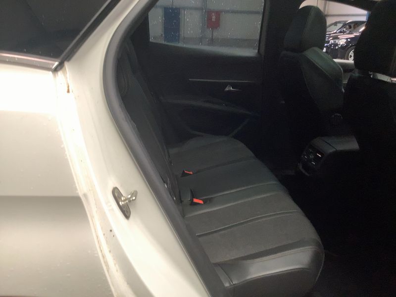 Peugeot 3008 1.5 Blue-HDi Allure — zdjęcie 14