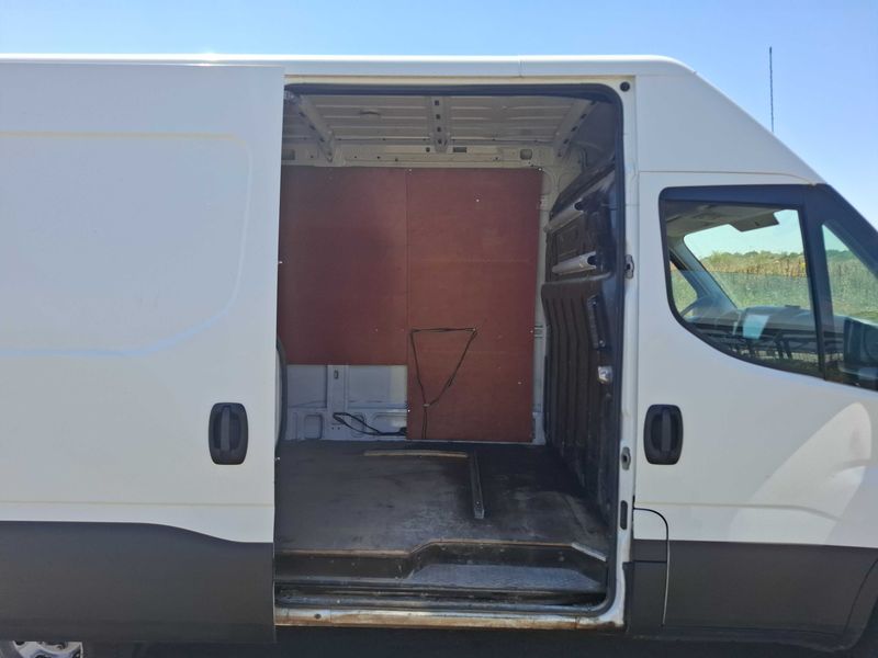 Iveco Daily 2.3 Diesel HKa 35 C V Radstand 3520 L — zdjęcie 13