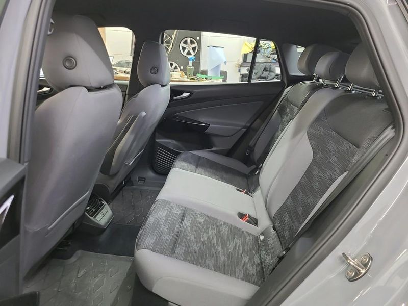 Volkswagen ID.4 electric drive 210 kW Pro mit Infotainment-Paket 4Motion — zdjęcie 12