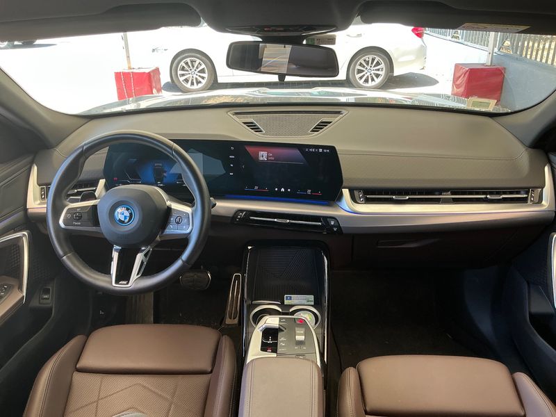 BMW iX2 eDrive20 M Sport — zdjęcie 12