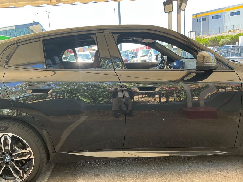 BMW iX2 eDrive20 M Sport — zdjęcie 7