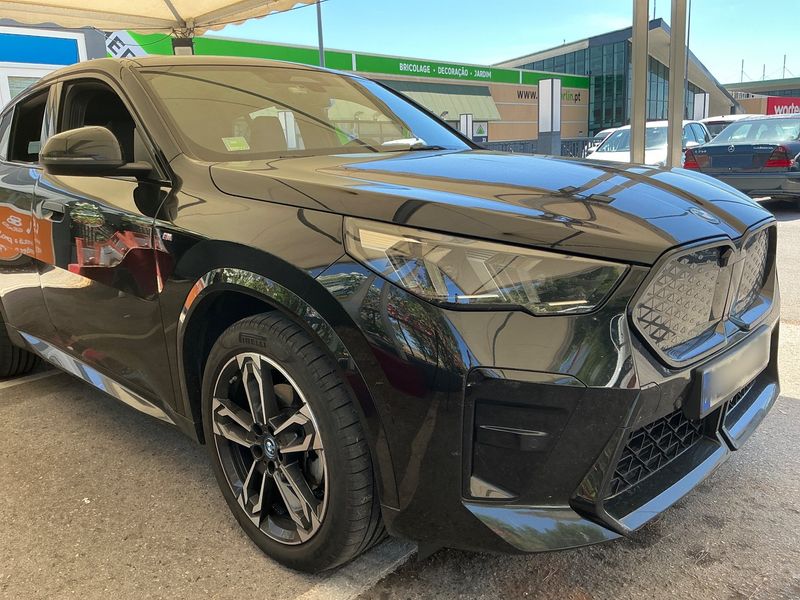 BMW iX2 eDrive20 M Sport — zdjęcie 8