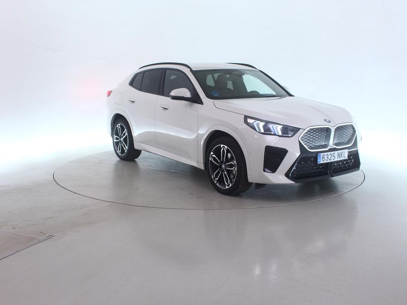 BMW iX2 eDrive20 M Sport — zdjęcie 7