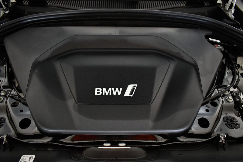 BMW iX2 eDrive20 M Sport — zdjęcie 8