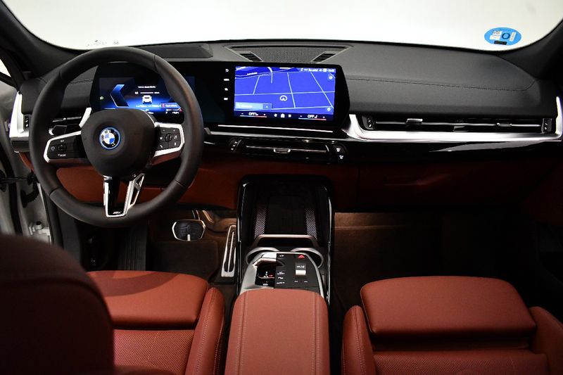 BMW iX2 eDrive20 M Sport — zdjęcie 10