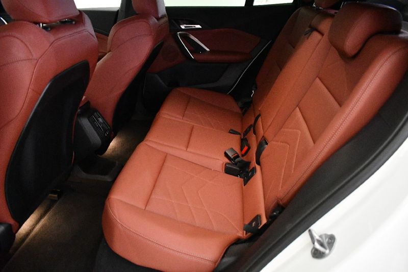 BMW iX2 eDrive20 M Sport — zdjęcie 12