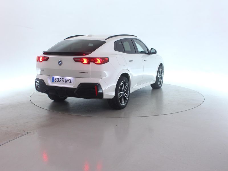 BMW iX2 eDrive20 M Sport — zdjęcie 4