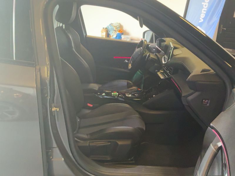 Peugeot 2008 1.2 PureTech GT Line — zdjęcie 11