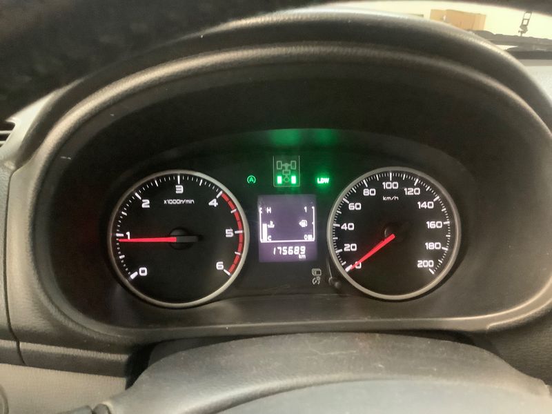 Mitsubishi L 200 2.4 DI-D Plus Doppelkabine 4WD — zdjęcie 13