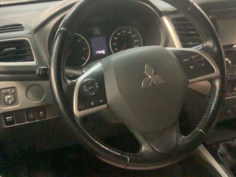 Mitsubishi L 200 2.4 DI-D Plus Doppelkabine 4WD — zdjęcie 12